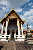 Bangkok Wat Pho, the southern wihan, one of the four side chapels around the ubosot. 